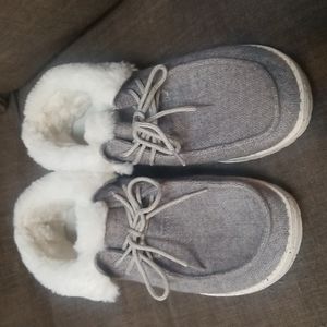 Womens Hey Dudes. Size 9